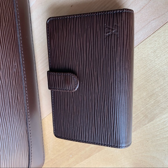 SALE! Auth LV Alma EPI brown handbag & wallet set! - Picture 14 of 16